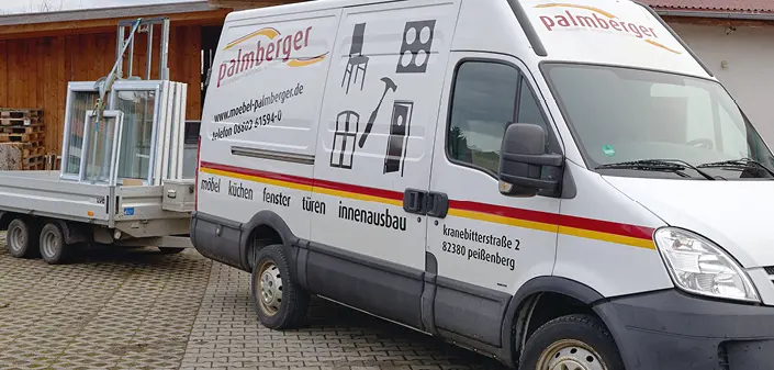 Fenster auf Lieferwagen von Schreinerei Palmberger, Türen, Fenster, Innenausbau